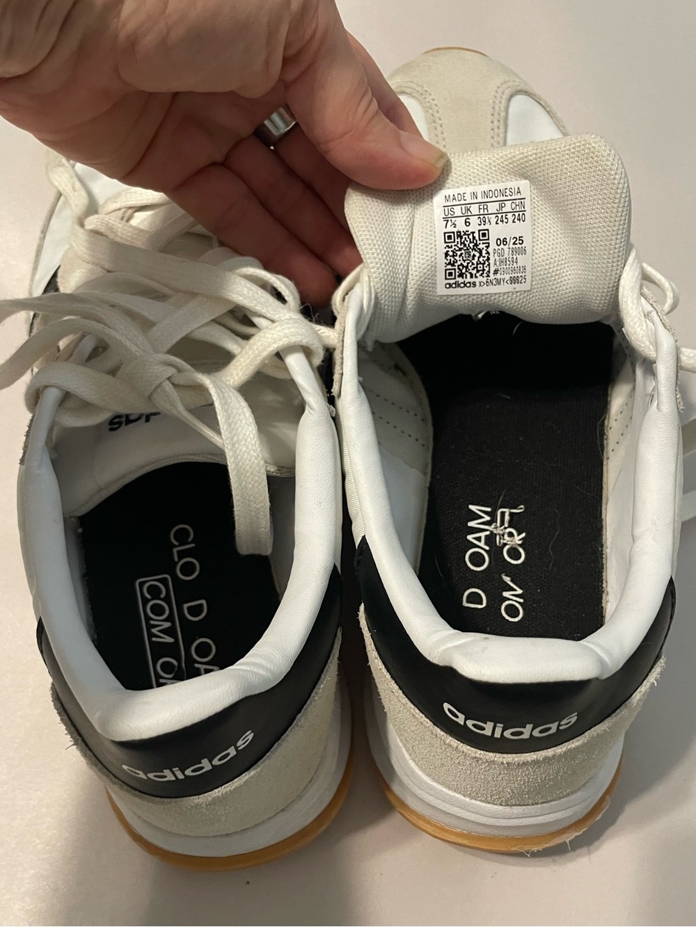 adidas Cloudfoam White Black Gum Sole Sneakers Women’s 7.5 Retro Sport - Picture 7 of 8